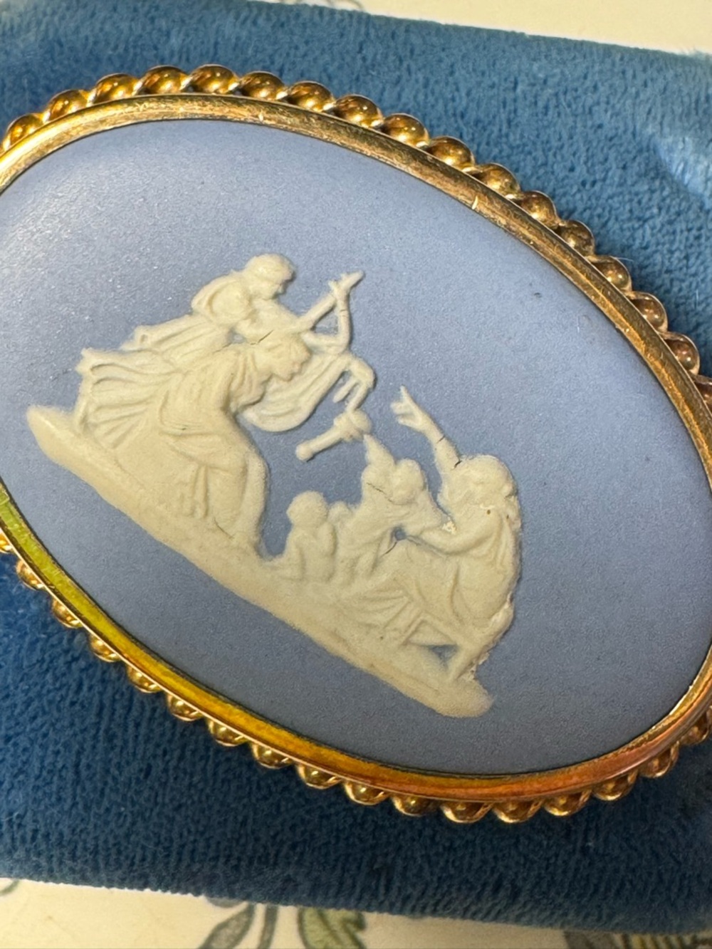 Wedgwood Blue pin! Vintage! In wonderful condition! Called The Cherub Seller! - Picture 5 of 6